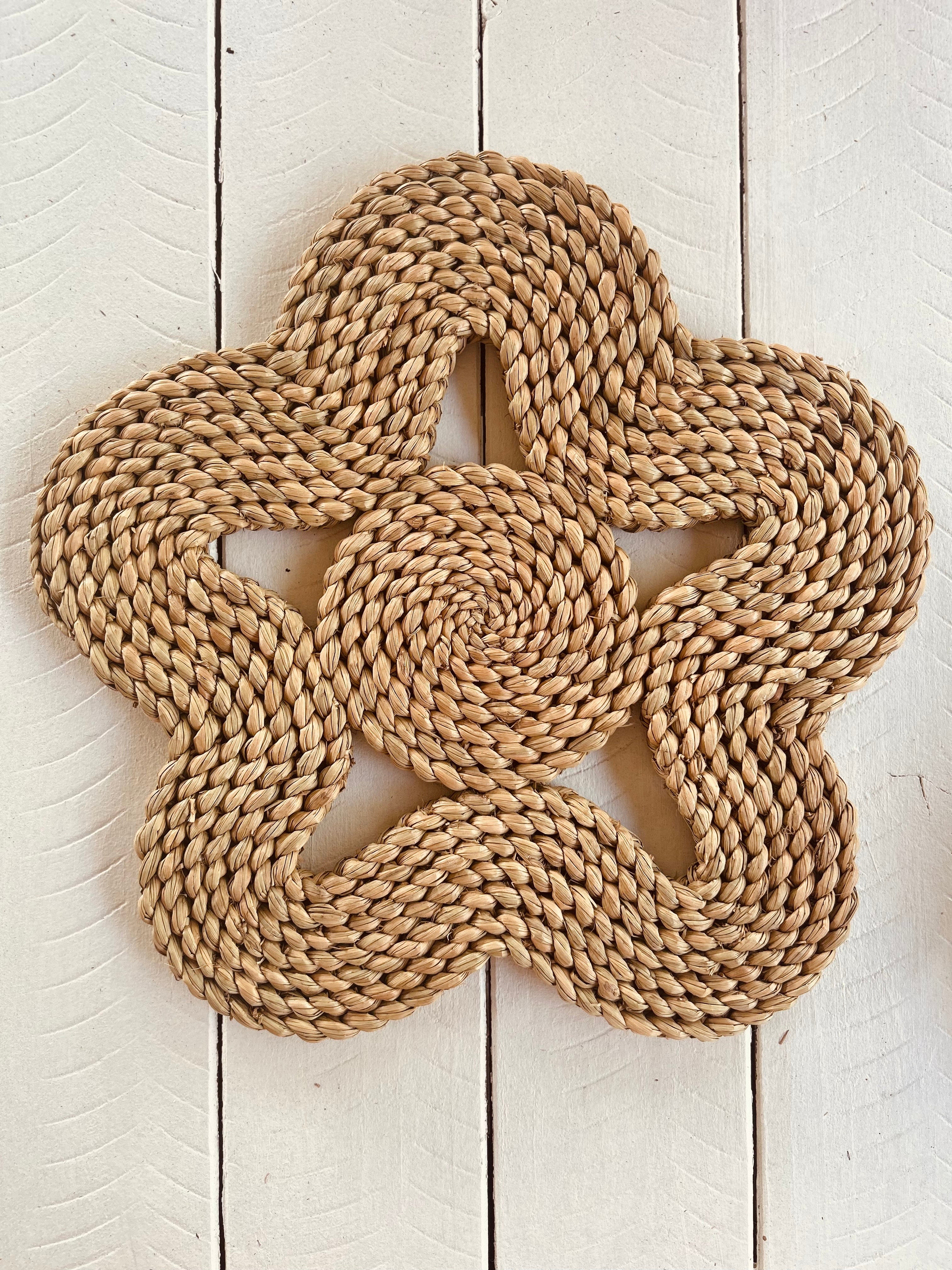 Star Scalloped Rush Placemats | Set of 6